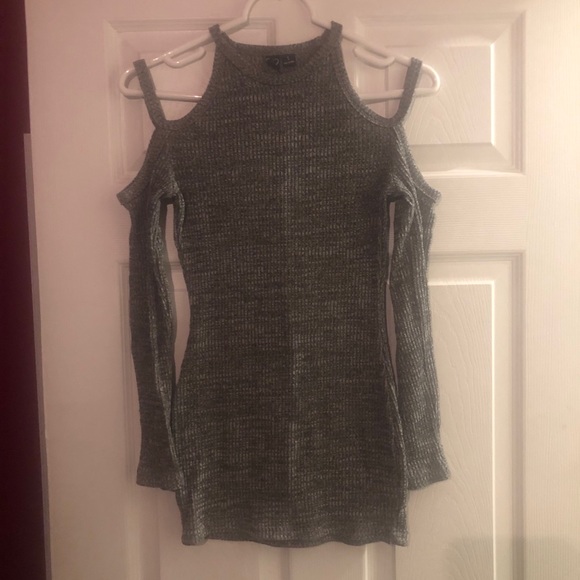 Windsor Cold Shoulder Grey Sweater - Picture 3 of 5